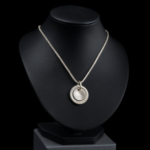 20250910_0107_Product Display Stand_remix_01k4qzmn1zf2yvnyvrsyn5pnfr