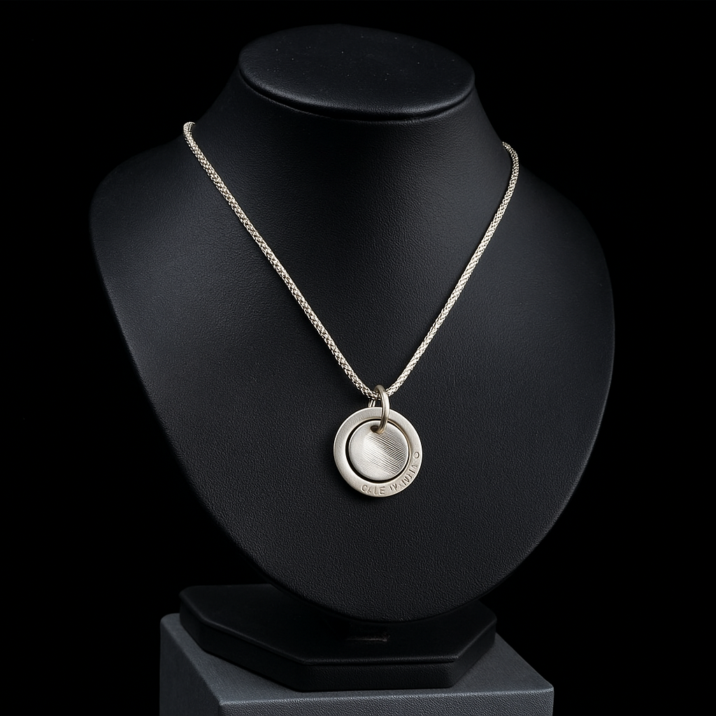 20250910_0107_Product Display Stand_remix_01k4qzmn1zf2yvnyvrsyn5pnfr