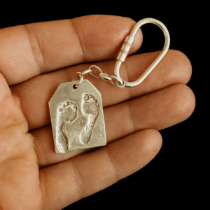20250911_1332_Footprint Keychain_remix_01k4vwpdc5ee5ayq1k80n18fzs
